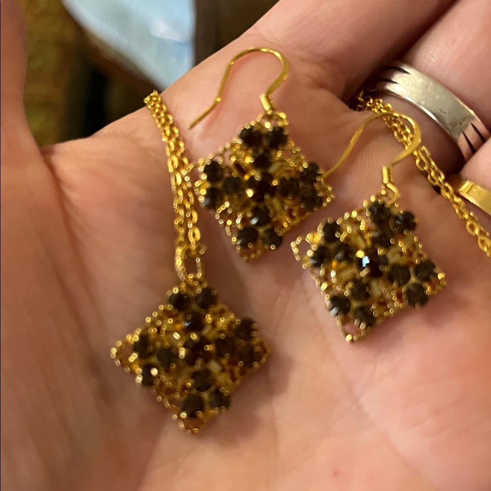 Elegant Gold and Black Jewelry Set